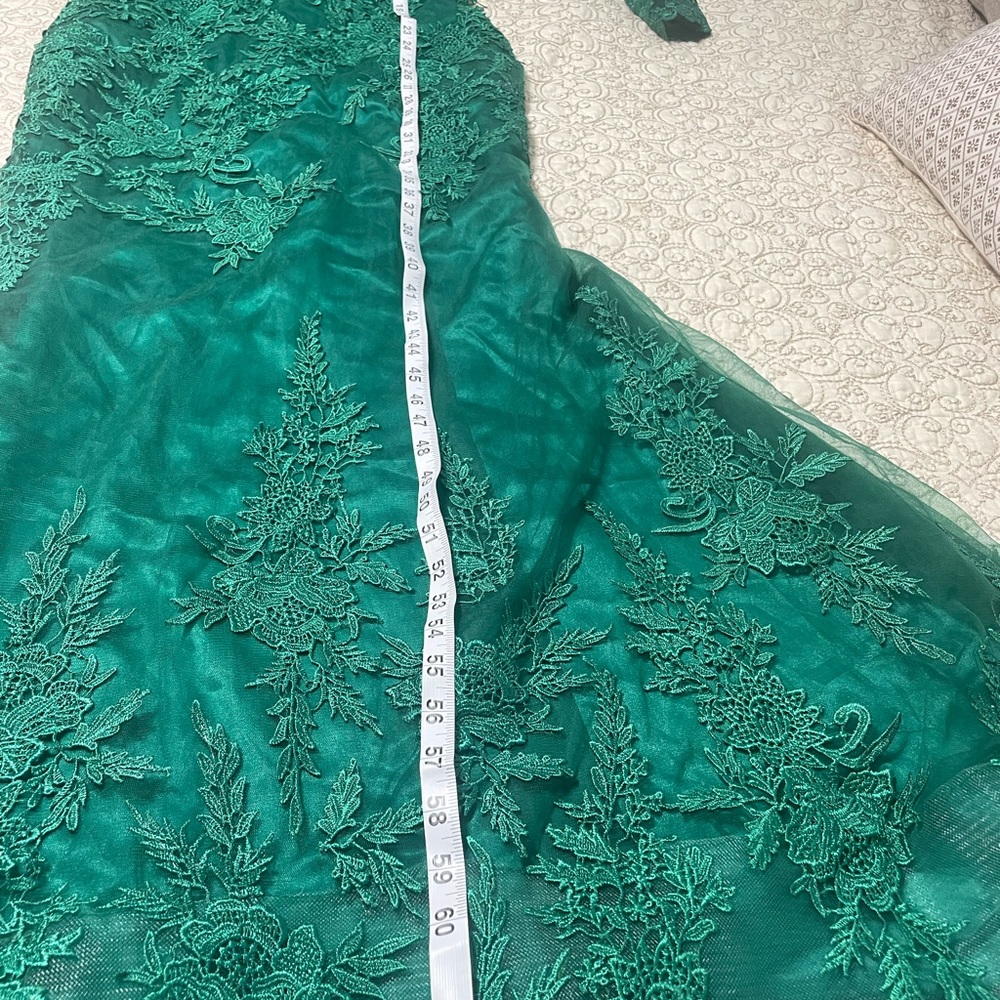 Long Green Color Gown Size 6-8 - Picture 12 of 16